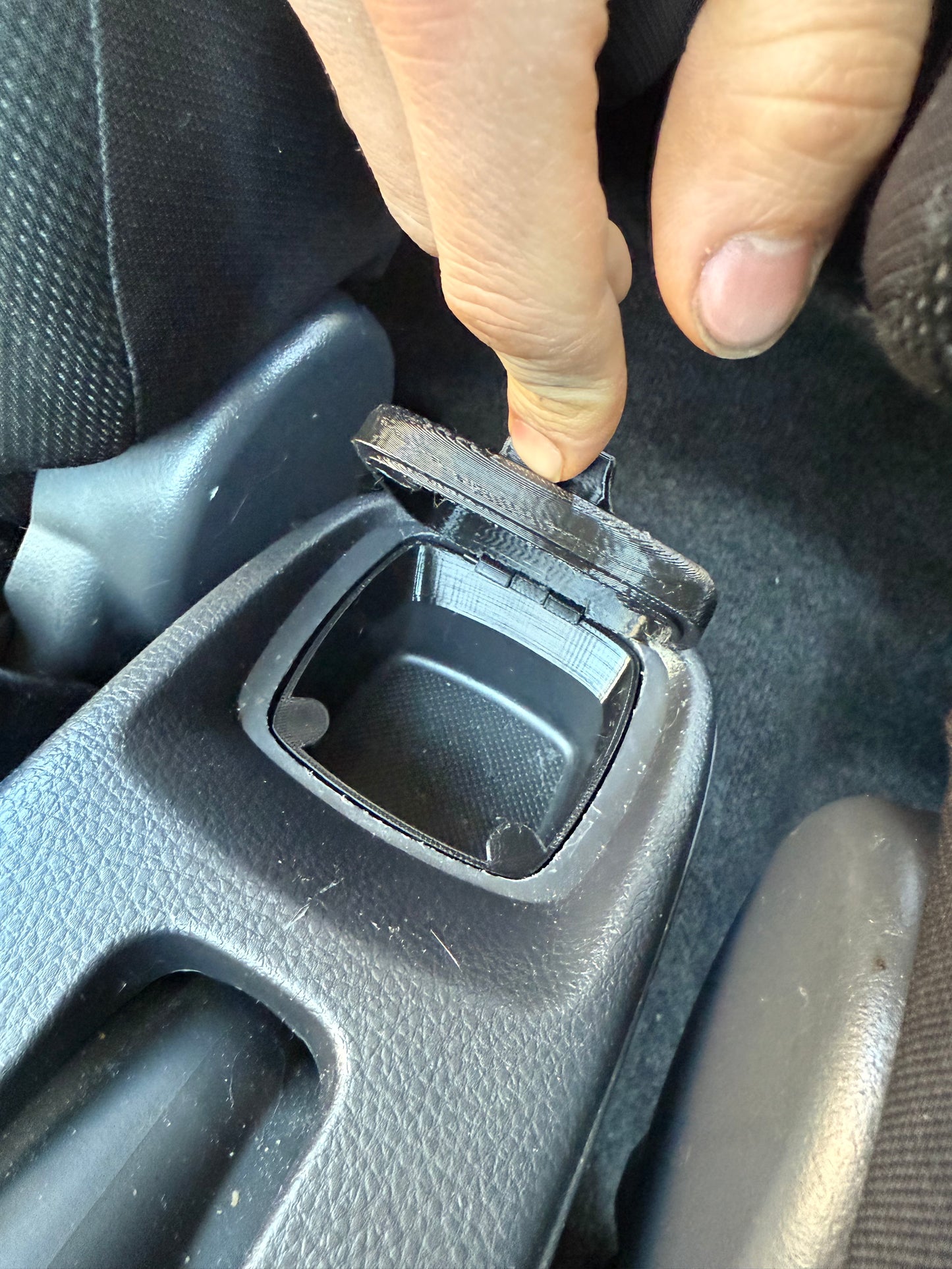 Suzuki SX4 center console cubby