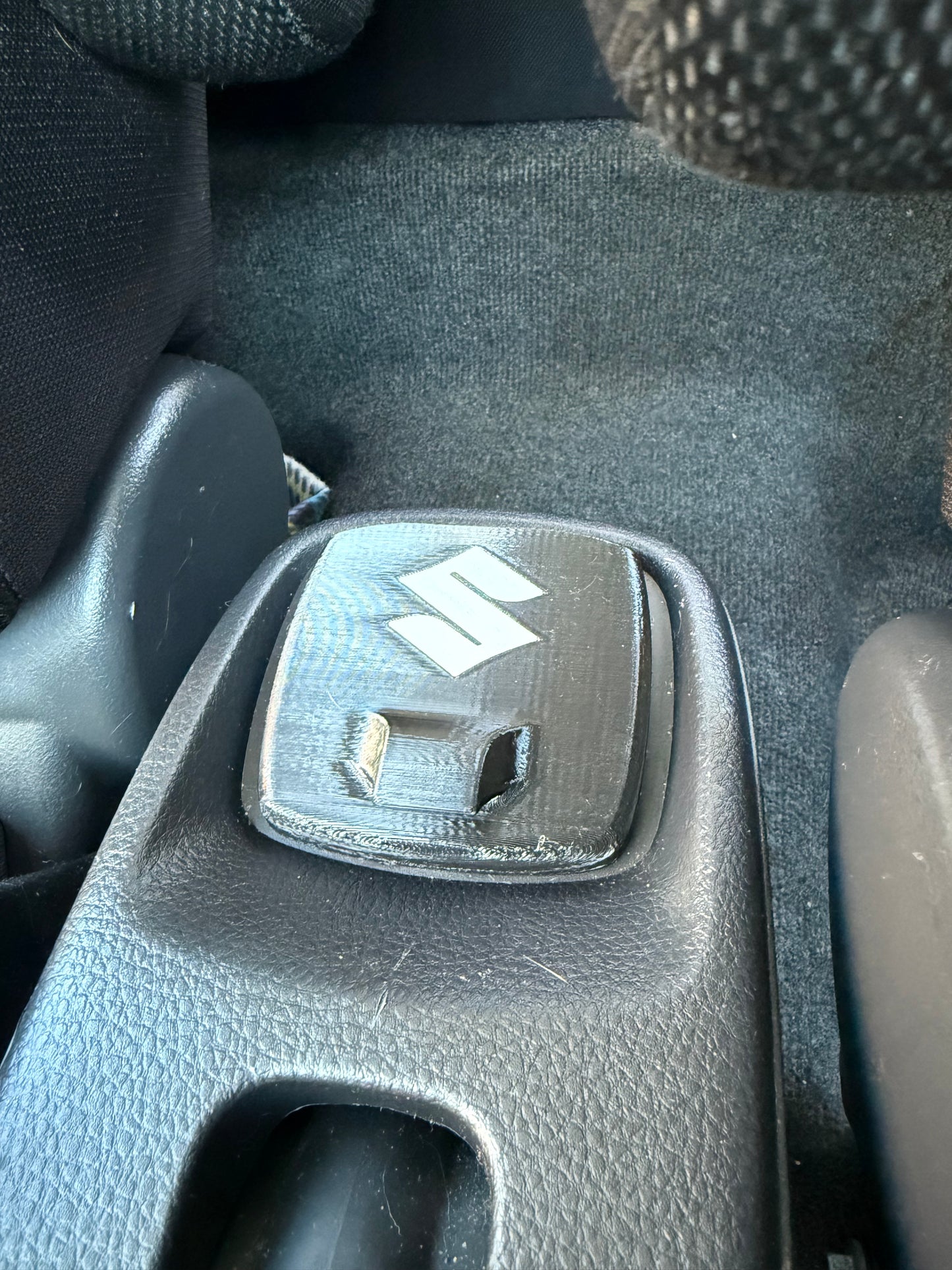 Suzuki SX4 center console cubby